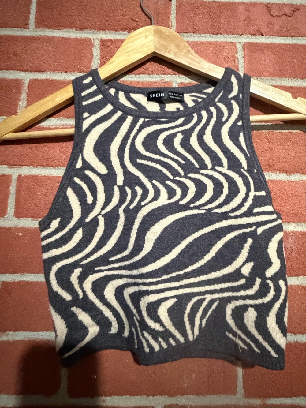 SHEIN Navy & Cream Zebra-Print Knit Crop Tank Top